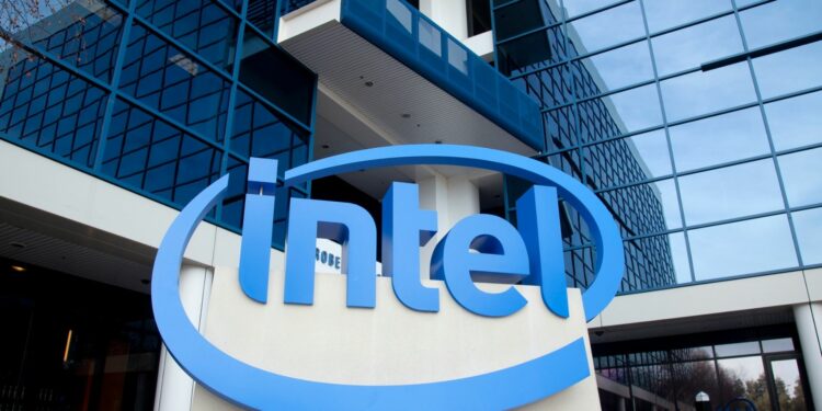 Delay for Intel's Ohio Project: Chip Giant Waits While Market Cools v