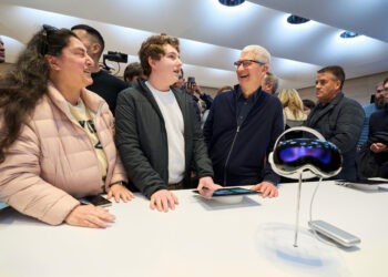 Tim Cook Explains the Reason Behind Why Apple Vision Pro Costs $3500
