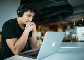 How Distance Learning Helps Students