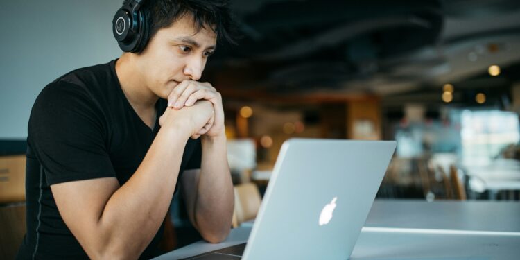 How Distance Learning Helps Students