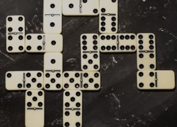 How to Play Dominoes