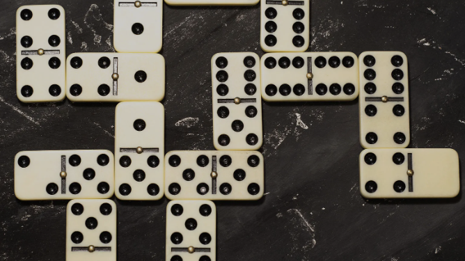 How to Play Dominoes