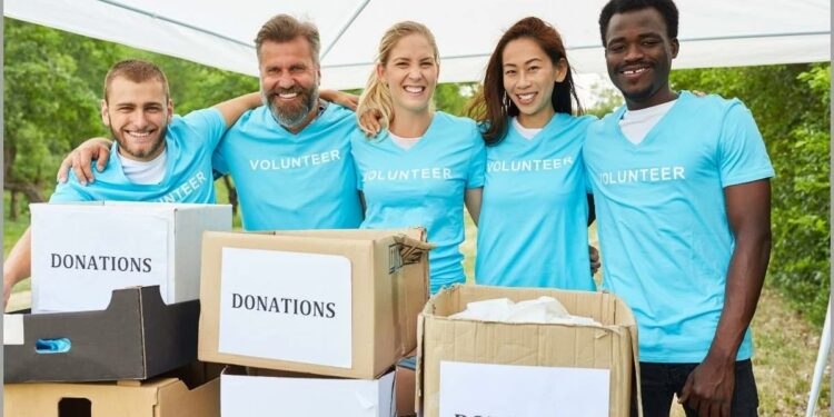 5 Best Fundraising Software & Solutions to Maximize your Efforts in 2024