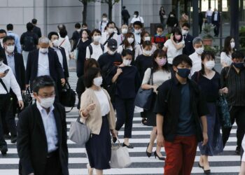 Japanese workers secure biggest salary hike in three decades