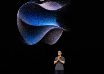 Apple Lays off 600 Employees after Closing its Car Project