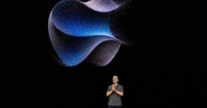 Apple Lays off 600 Employees after Closing its Car Project