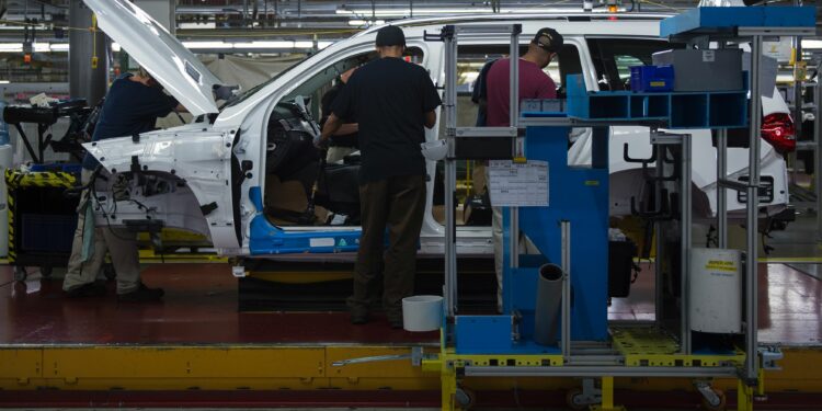 Mercedes Plat workers in Alabama demands for Union Elections