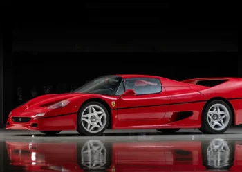 Vintage Ferrari car Mechanic turns out fraud