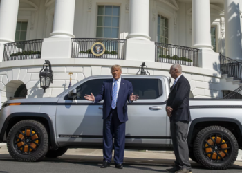 Trump Vows to Halt All Electric Car Sales if Re-Elected