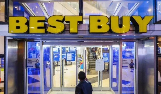 Best Buy Faces Tenth Consecutive Quarter of Sales Decline