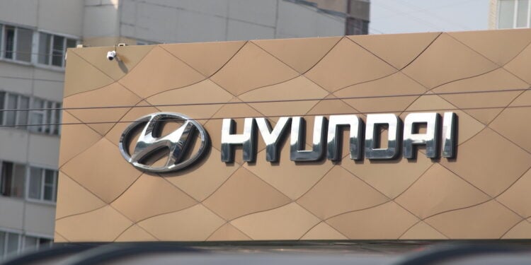 Hyundai Recalls Santa Fe SUVs Over Camera Fault