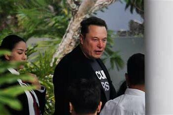 Elon Musk in Indonesia: Starlink Launch Promises High-Speed Internet for All!