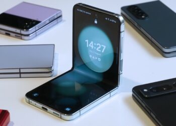Samsung Galaxy Z Flip 6 right around its edge for Launch