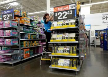 Walmart Moves to Digital Shelf Labels: Efficiency Gains Amid Rising Concerns