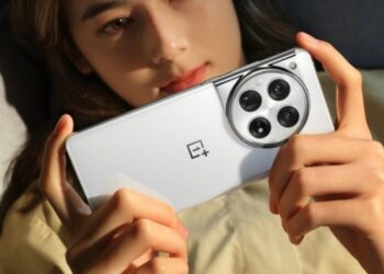 OnePlus 12 Gets a Discount on Amazon