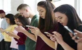 Can a Dumbphone Be the Antidote to Smartphone Addiction?