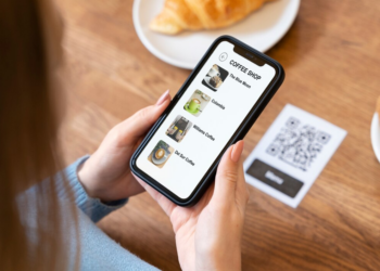 The Evolution of Online Food Ordering: Technological Advancements and Shifting Consumer Habits