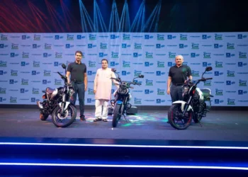 Nitin Gadkari attends launch of Bajaj Auto’s Freedom 125, world’s first CNG bike