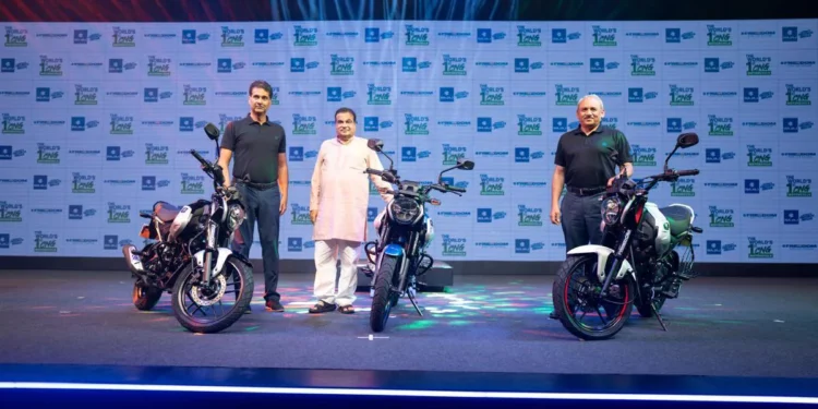 Nitin Gadkari attends launch of Bajaj Auto’s Freedom 125, world’s first CNG bike
