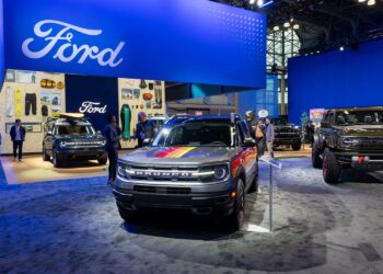Ford Shares Drop 13% After Major Earnings Shortfall