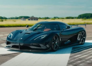 Koenigsegg Unleashes the Chimera: Manual Transmission Hypercar