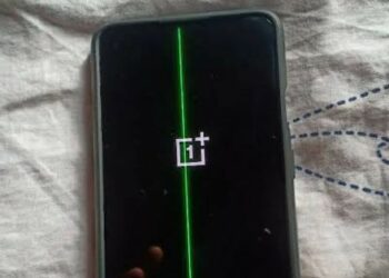 OnePlus Offers Free Screen Replacements to Fix Green Line Issue