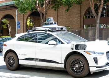 4 AM Chaos: Waymo's Robotaxis Mysteriously Start Honking