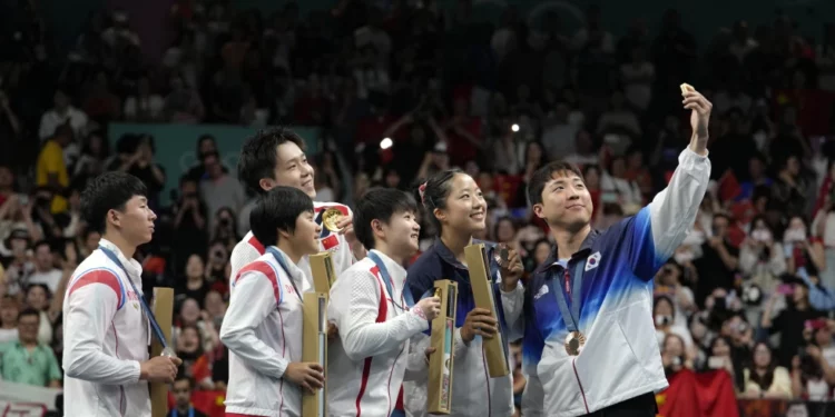Samsung Phones for North Korean Athletes May Violate Sanctions