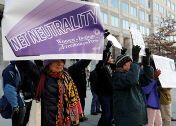 U.S. Appeals Court Temporarily Blocks FCC’s Net Neutrality Rules