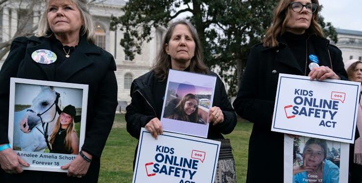 Senate Passes Kids Online Safety Act Despite Youth Opposition