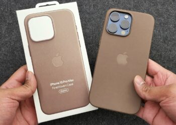 Apple FineWoven Case