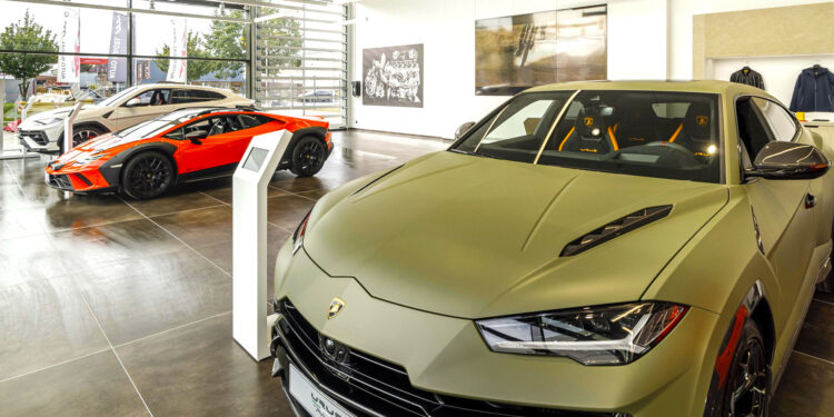 Lamborghini Sues Illinois Dealer for Fraud Over Alleged Sales to Car Flippers