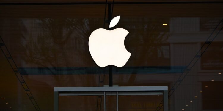 Apple Accused by NLRB of Restricting Social Media Use, Denies Firing Employee Over Slack