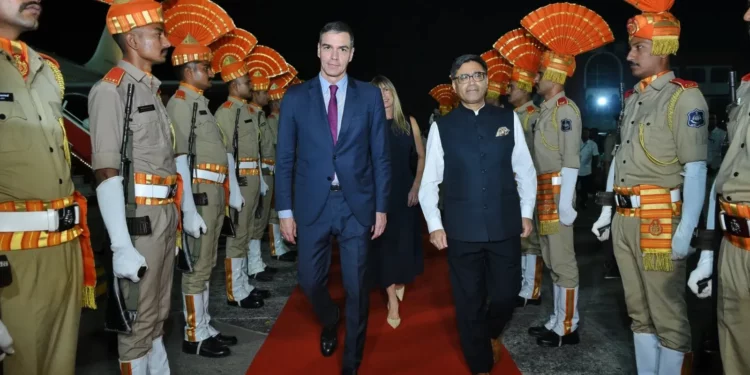 President of Spain, Pedro Sanchez buys an idol of Lord Ganesha, pays using UPI