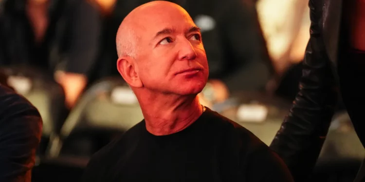 Musk praises Bezos for not being politically biased in The Washington Post