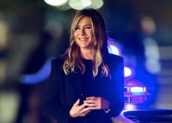 Jennifer Aniston’s Bikini Body Ad Is Latest AI Scam: Fans Sound Alarm