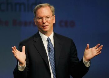 Eric Schmidt Advocates for Full AI Investmet Instead Of Unattainable Climate Goals