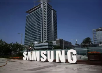 Samsung shares tumble 32% as company’s market valuation down by $122 Bn