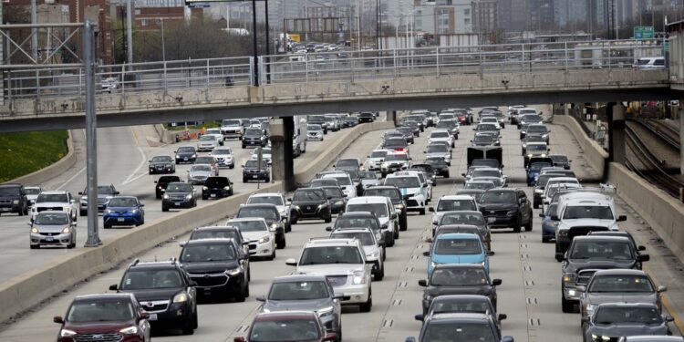 November Auto Sales See Growth Despite Price Hikes