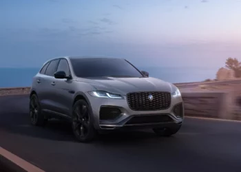 Jaguar Goes All-Electric, Halts New Car Sales in UK