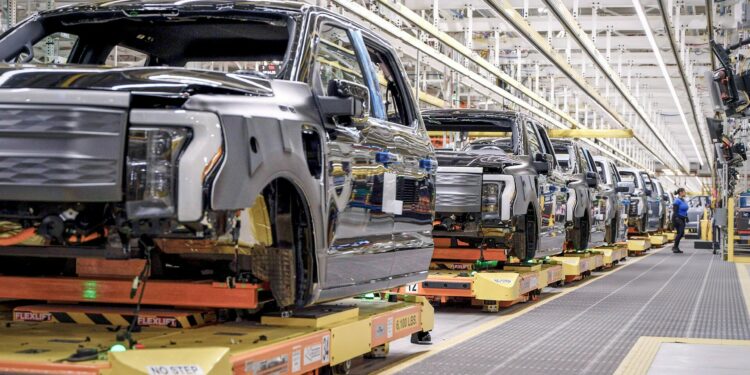 Ford Halts F-150 Lightning Production, Shifts Focus to Hybrids Amid EV Challenges