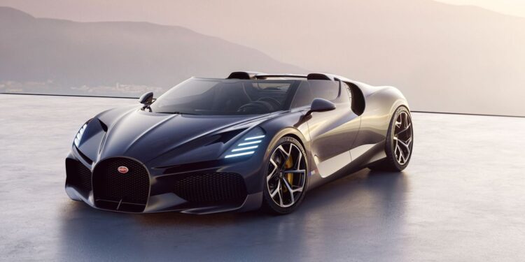 Bugatti Mistral Sets Open-Top Road Car Speed Record at 453.9 km/h