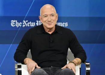 Jeff Bezos Earns $8 Million Per Hour in 2024 Despite $80,000 Salary at Amazon