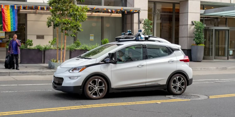 Waymo and Tesla Lead Autonomous Driving Race, GM’s Cruise Exits Robotaxi Pursuit