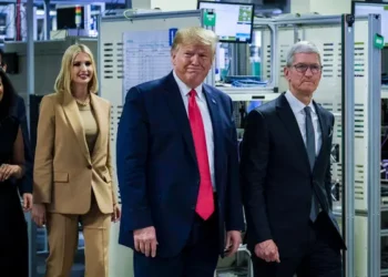 Tim Cook at Mar-A-Lago