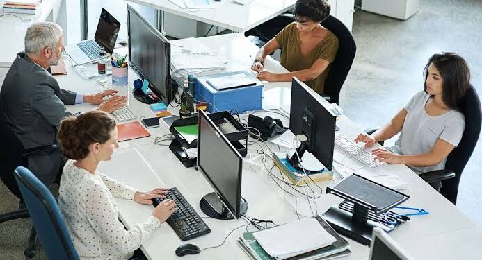 Return-to-Office Mandates: The Hidden Pay Cut Reshaping the Workforce