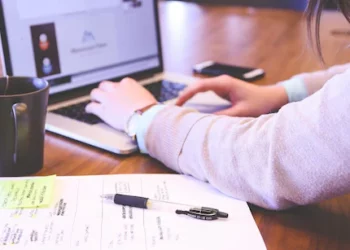 https://www.ndtv.com/world-news/200-uk-companies-permanently-adopt-4-day-work-week-culture-7575355/amp/1?utm_campaign=fullarticle&utm_medium=referral&utm_source=inshorts