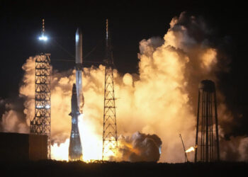 Blue Origin Successfully Launches New Glenn Rocket on First Test Flight