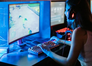 A GIRL USING LAPTOP