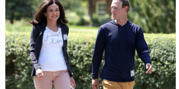 Mark Zuckerberg walks with Sheryl Sandberg